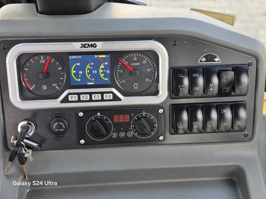 Buldoexcavator cu roti egale XCMG , XC8-S3580 , 10 tone , ( Nou-Stoc)