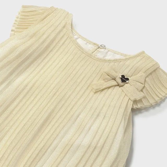 Детска рокля Mayoral с плисиран ефект и панделка