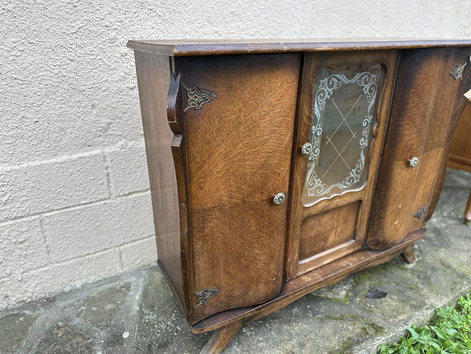 Ретро шкаф витрина