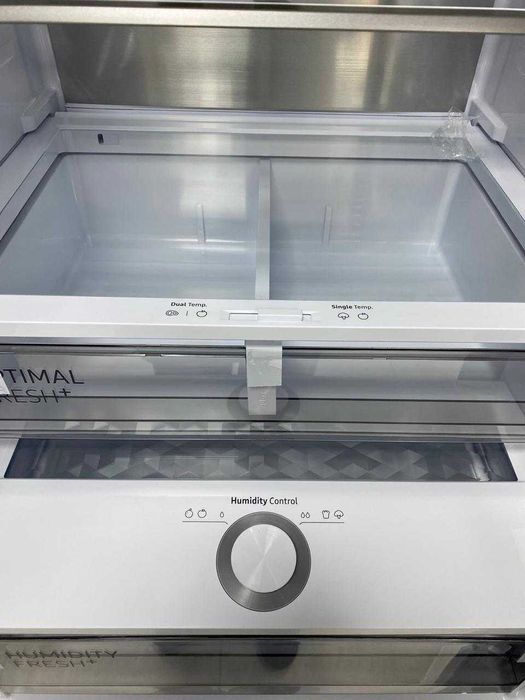 Холодильник Samsung RB38C776DB1/WT черный