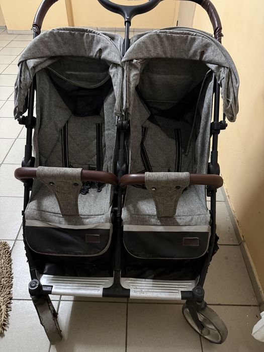 Продаю каляску для двойняшек