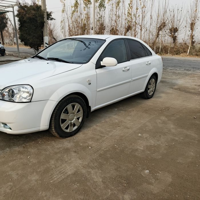 Chevrolet Lacetti sotiladi minishka tayor