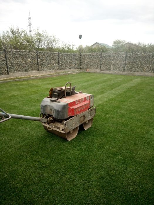 Cilindru compactor cu deservent fundații case, vile, alei pietonale, p