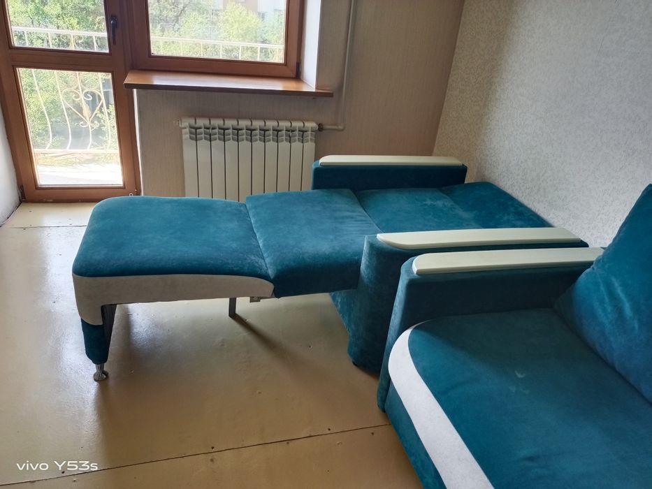 Диван с креслом б/у