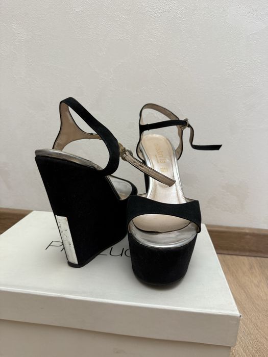 Продам босоножки 1000тг