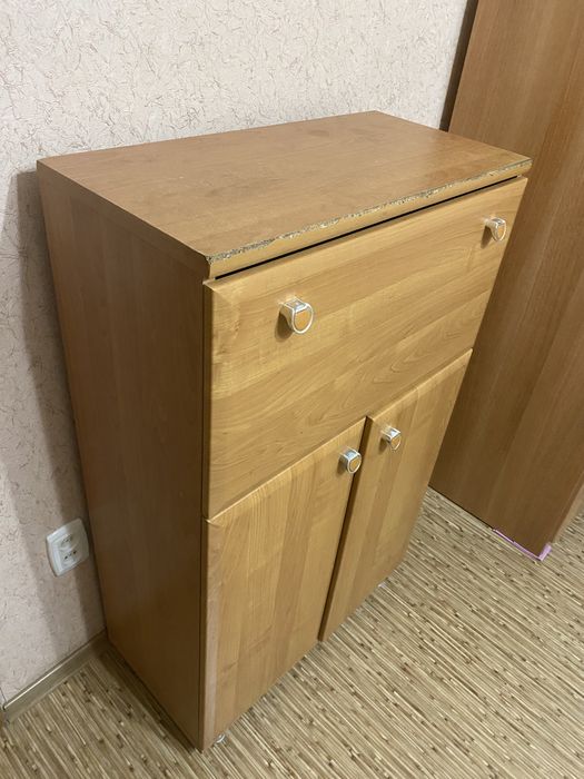 Аяқ-киім салатын шкаф.