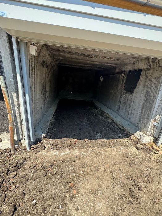 Услуги с мини багер и самосвал