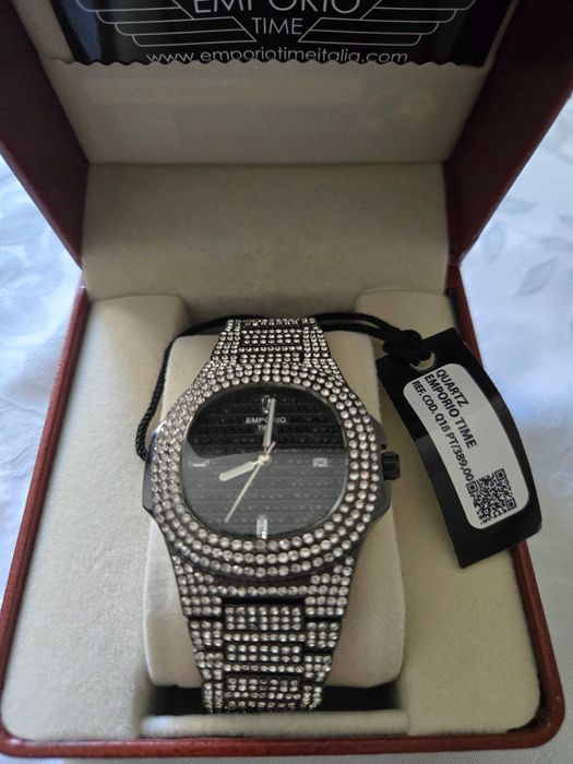 Дамски часовник- бижу Emporio Armani