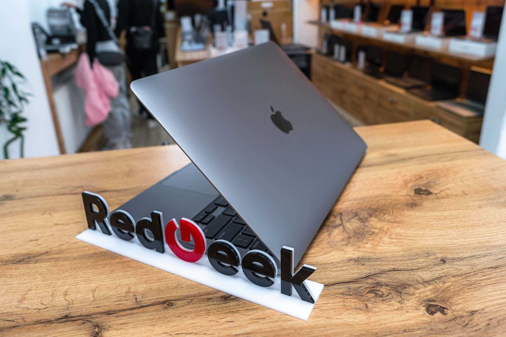 MacBook Pro 13 M2  8/256 GB  Магазин Red Geek