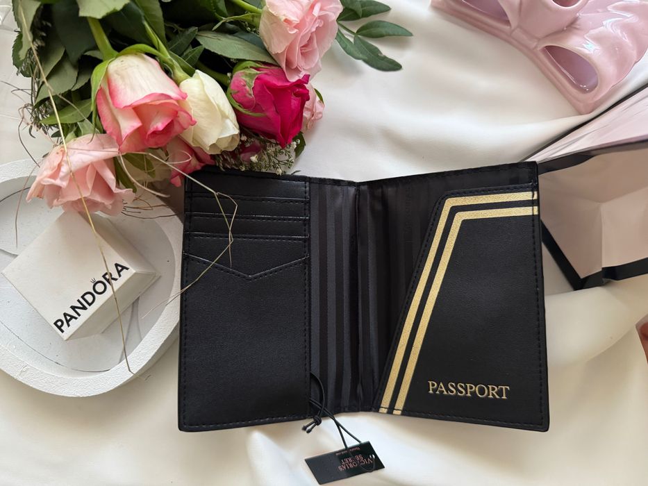 Портфейл Victoria’s Secret