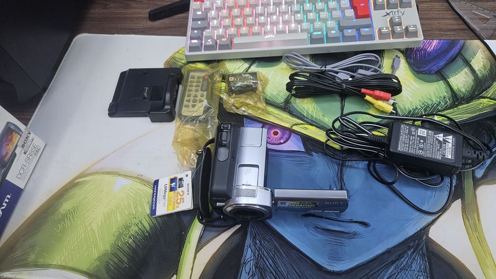 Камера от Sony Handycam DCR-SR85E