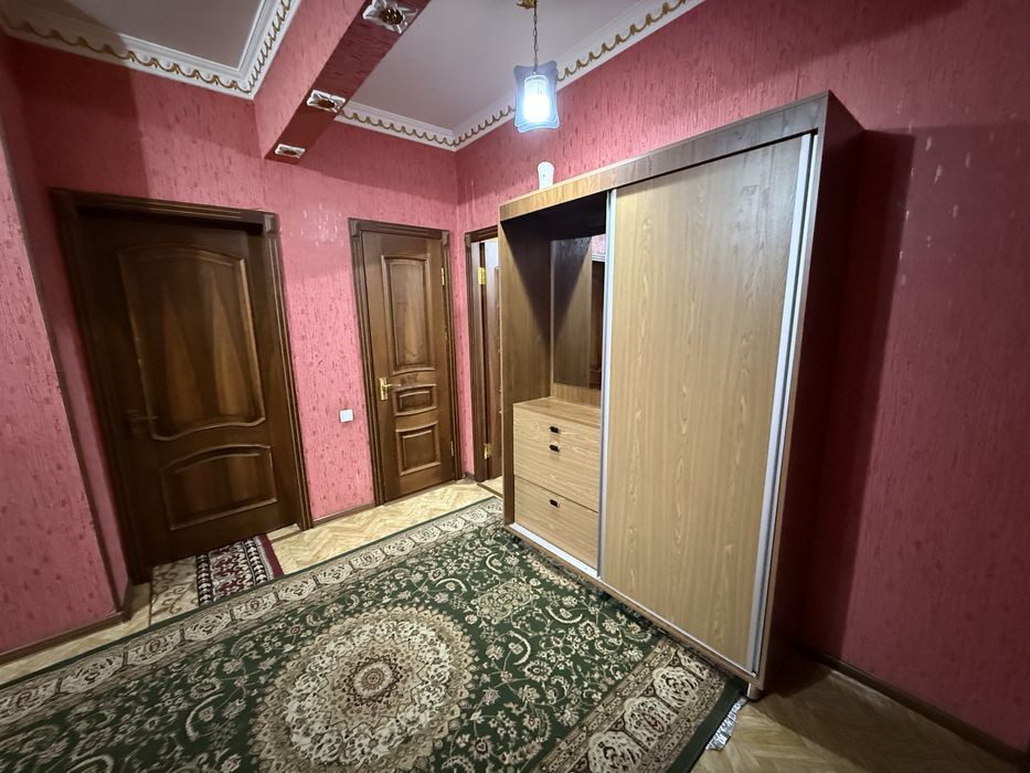 Чилонзор Ц квартал.  2комнатное 90кв банковской квартира Аренда