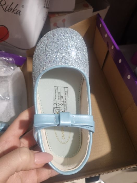 Детски обувки блестящи