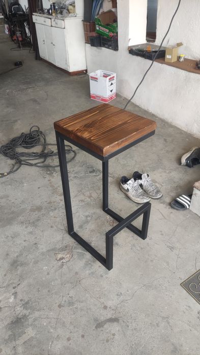 Бар столове от желязо и масив