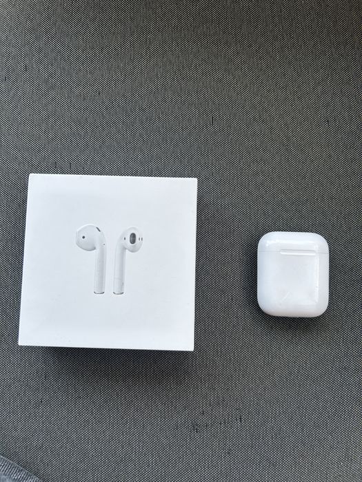Airpods първа версия