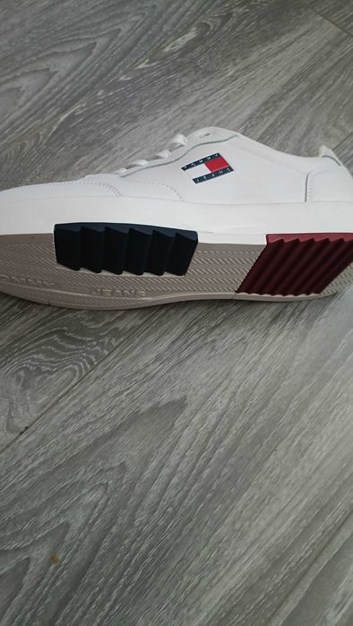 Adidași Tomy Jeans