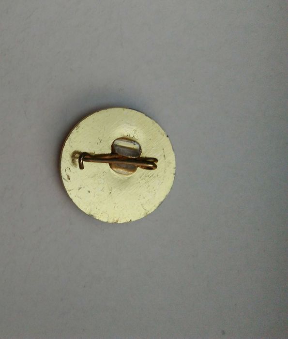 Юбилейнa значкa "40 години 9.IX" и Кожен калъф с надпис "БКП"