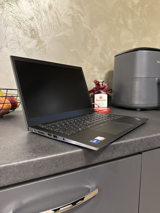 Лаптоп Lenovo T14S Gen2 I7-1185G7, 16GB, 512GB с Тъчскрийн Алуминиев!