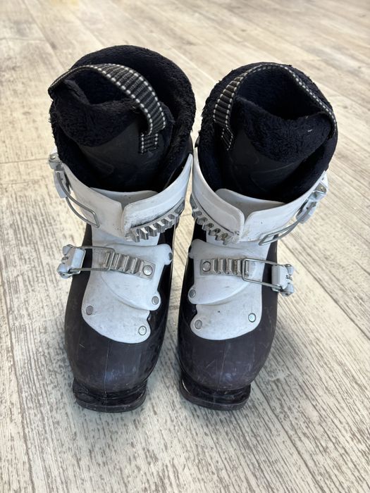 Продам лыжные ботинки детские