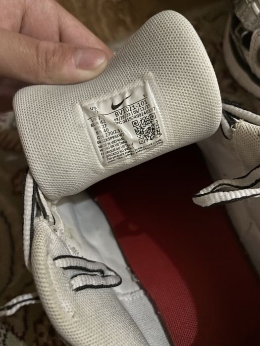 продам кроссовки,торг уместен