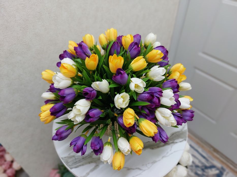 Сифатли лолалар компазицияси