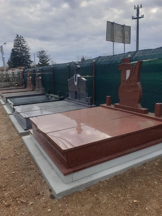 Monumente funerare din granit cu transport gratis in toata tara!