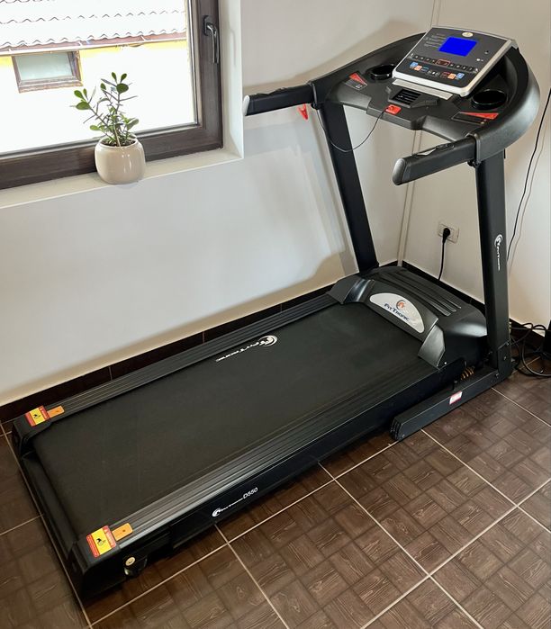 Banda alergare pliabila FitTronic D550, motor de 4 CP. Maxim 140KG