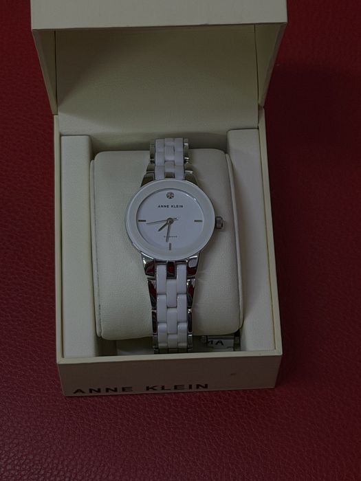 Продам Часы Anne Klein
