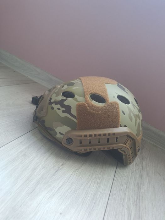 Еърсофт Каска Мултикам с визьор