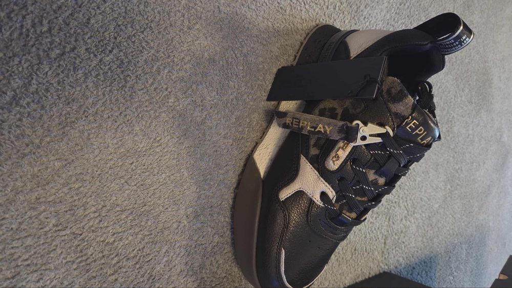 Нови кецове Replay