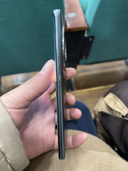 Продается Honor X9B ОЗУ 8+8/256gb состояние идеальное коробка имеется.