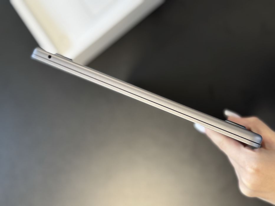 MacBook Air 15 -inch  / M3  / 8 Gb RAM / 256 gb / Space Gray / Nou |