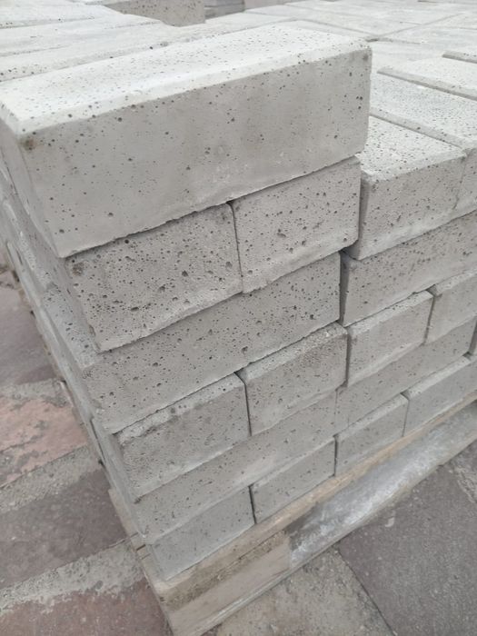 Брусчатки , тратуарные плитки , бардюры , слив