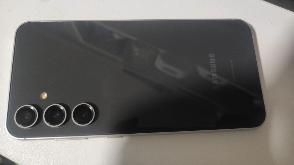 Samsung galaxy s23 fe 8/256, есть обмен
