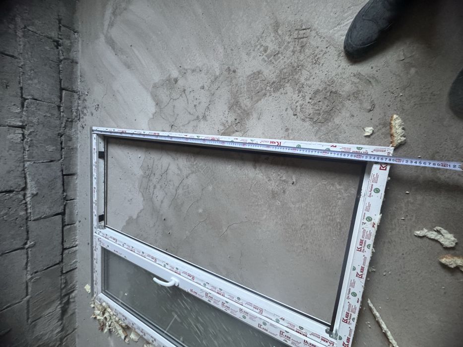 Пластиковое окно и дверь от балкона