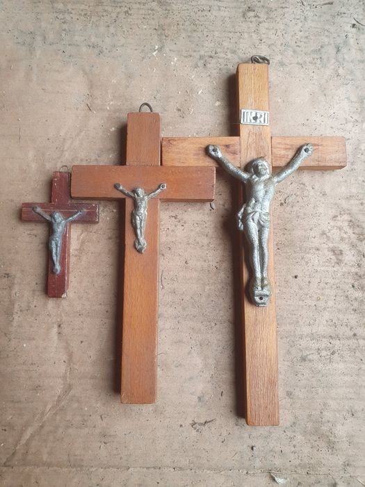 Crucifix din lemn masiv