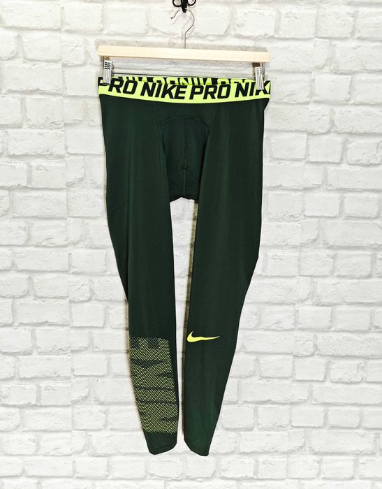 NIKE Compression Dri Fit Оригинален мъжки клин за бягане / фитнес размер М