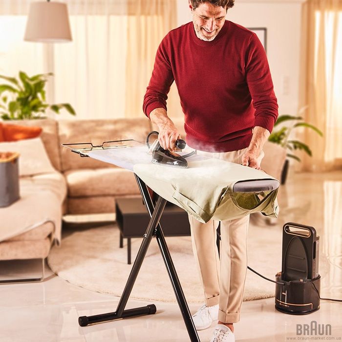 Утюг с парогенератором Braun IS9090BK