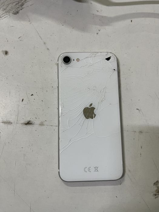 Айфон се 2020  бағасы 40к