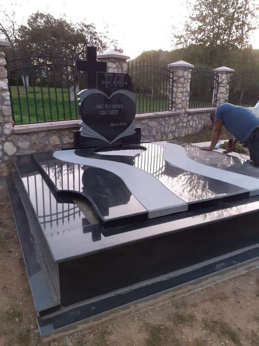 Vând cruci cavouri cripte borduri