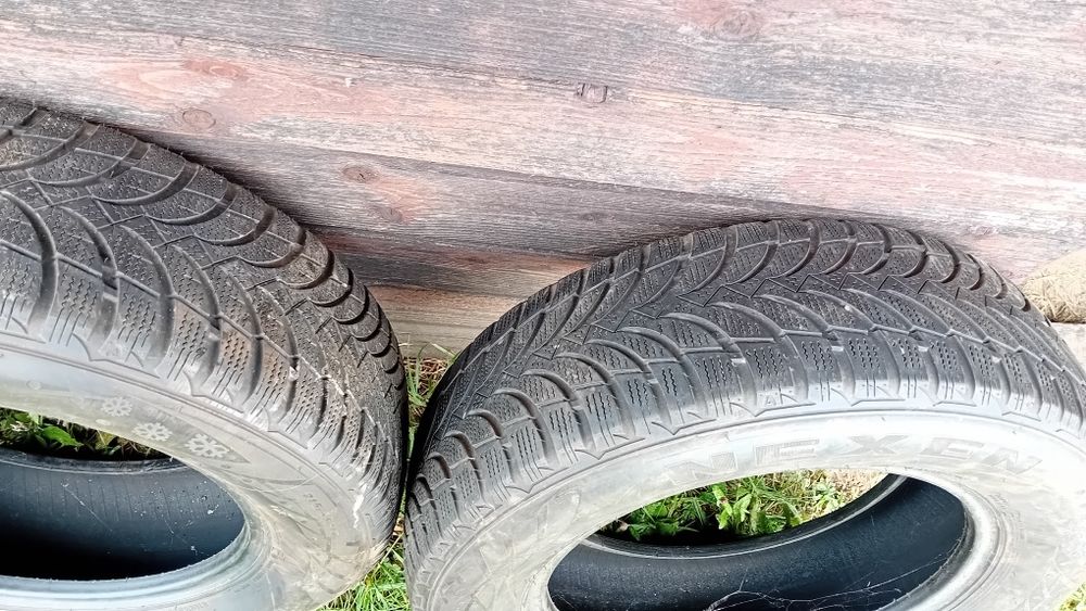 Cauciucuri de iarnă 215 65 16