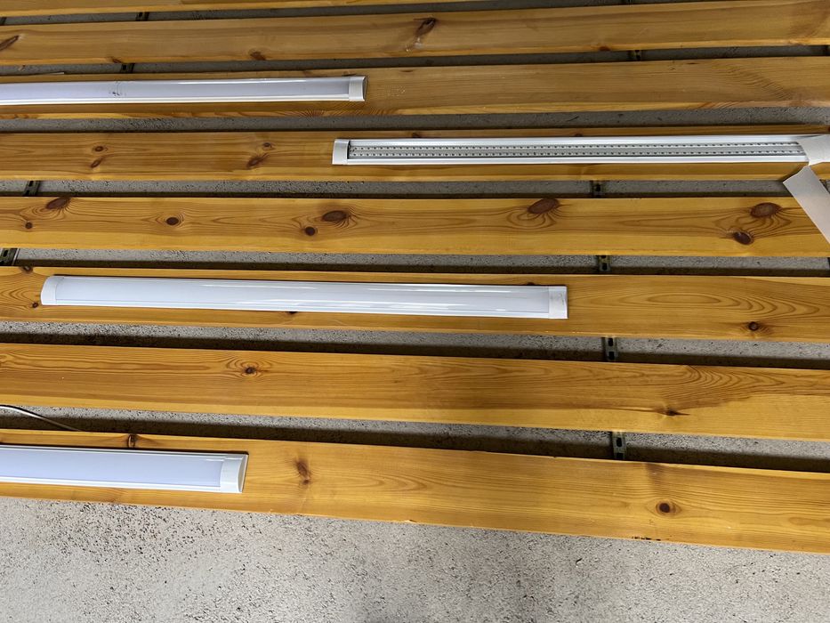 Продам панели со светильниками на потолок