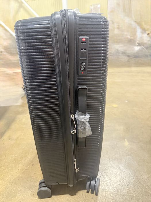 Чемоданы 60л черные