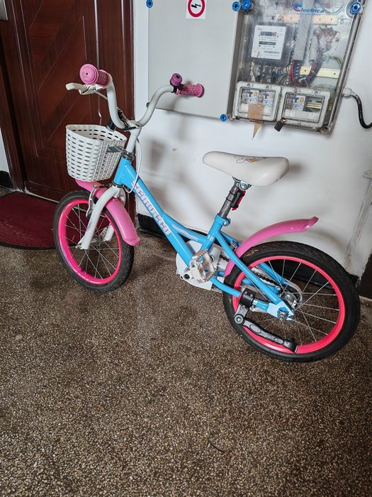 Bicicleta copii de la 4  la 7 ani.