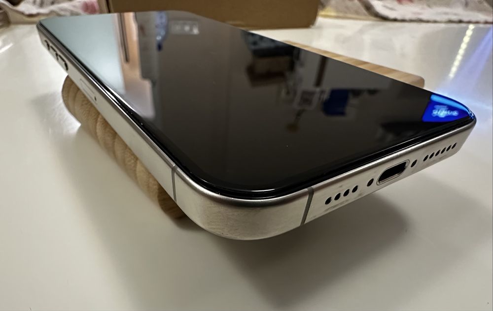Продавам iPhone 15 Pro Max