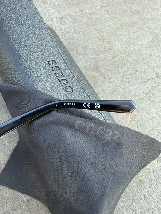 Vand ochelari de soare GUESS