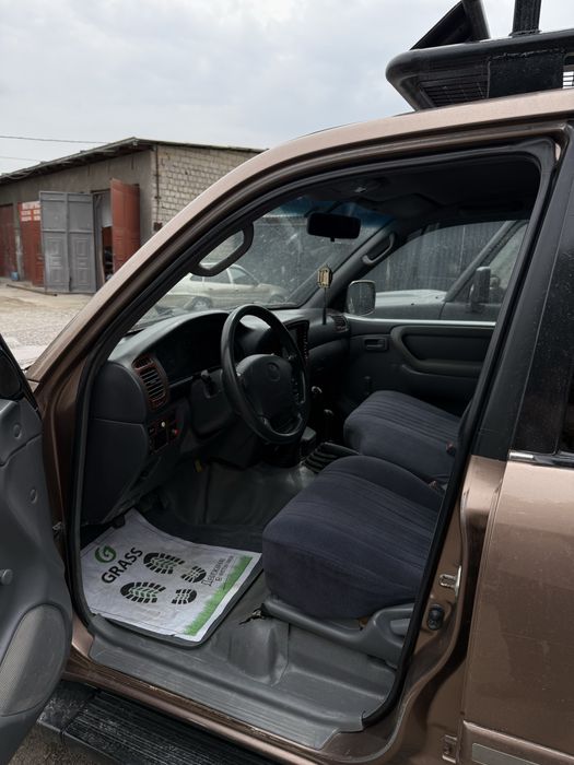 Toyota Land Cruiser 105. Diesel