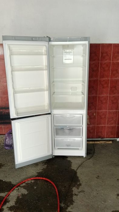 Продам холодильник индесит