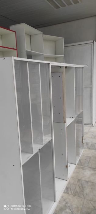 Полки для магазина или аптеки