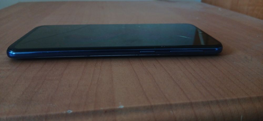 Старый телефон Samsung galaxy A40